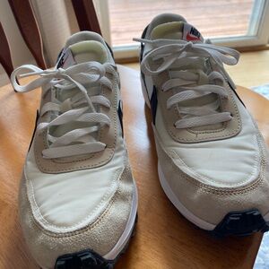 Nike woman’s retro waffle sneaker size 9